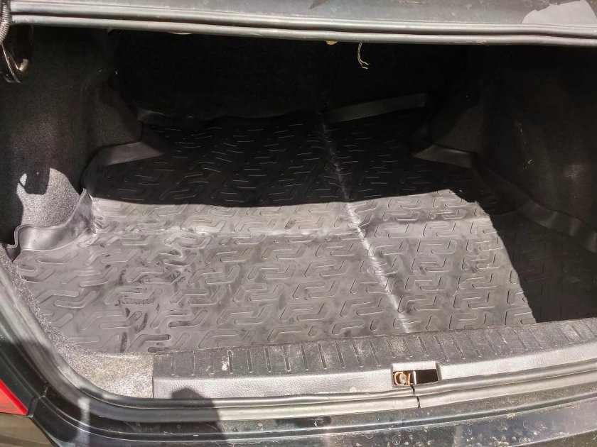 Коврик ы багажник Лицан Солано