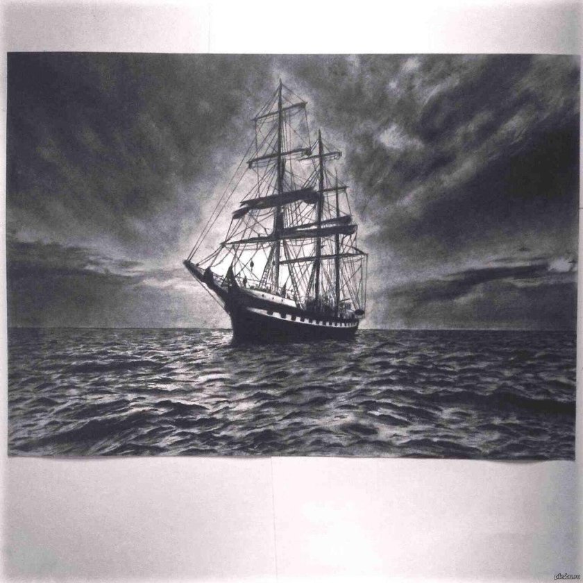 Корабль в море