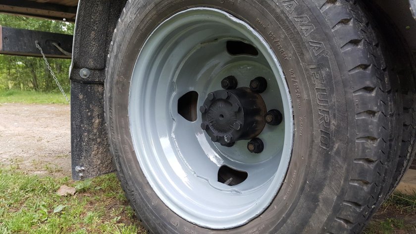 ГАЗ 3307 колесо
