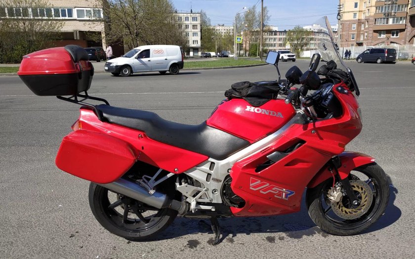 Хонда VFR 750