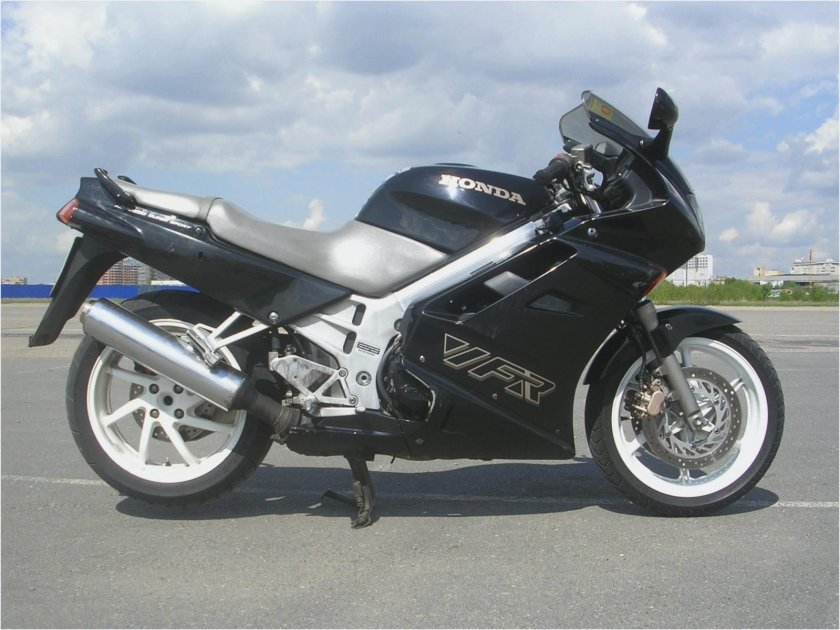 Хонда VFR 750