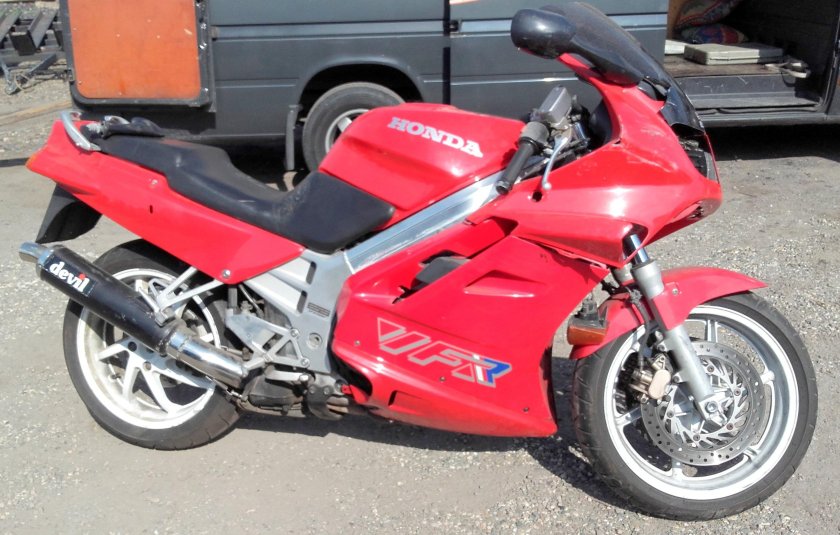 Хонда VFR 750