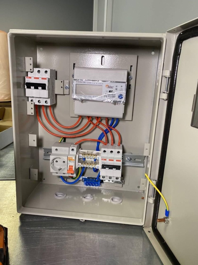 Щит вводной распределительный 380 15 кв