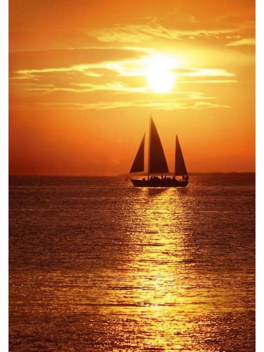 Парусник на закате