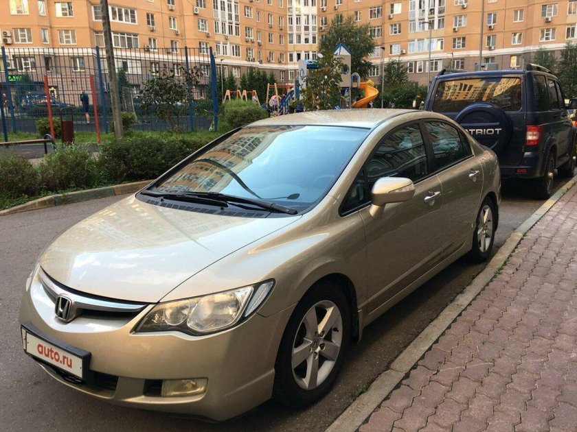 Civic 2007 седан золотистый