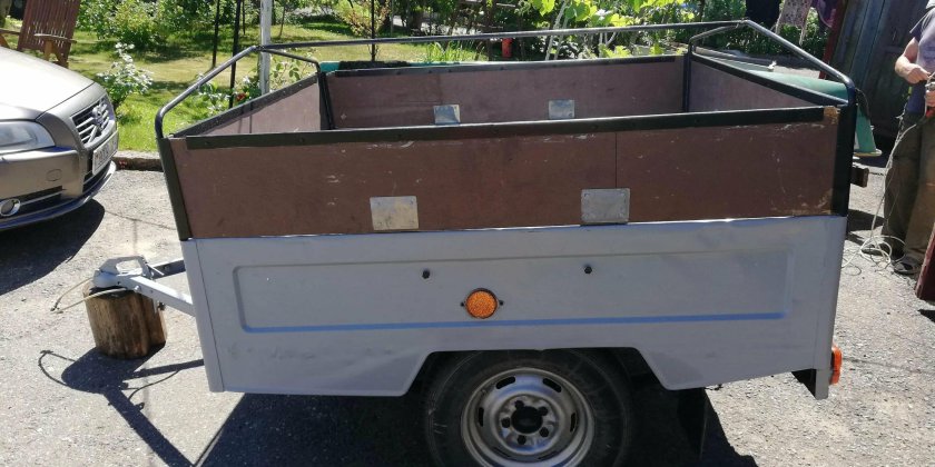 Прицеп легковой МАЗ 81144