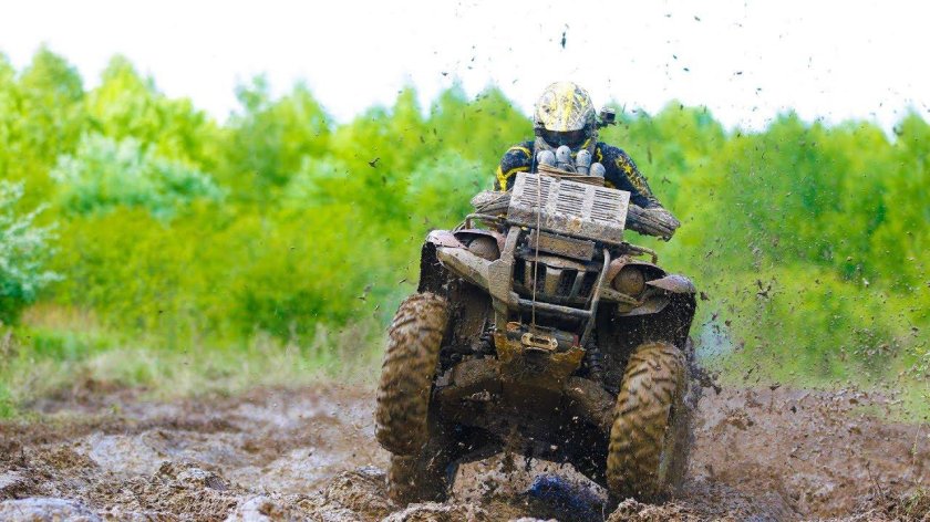 Квадроцикл БРП В грязи