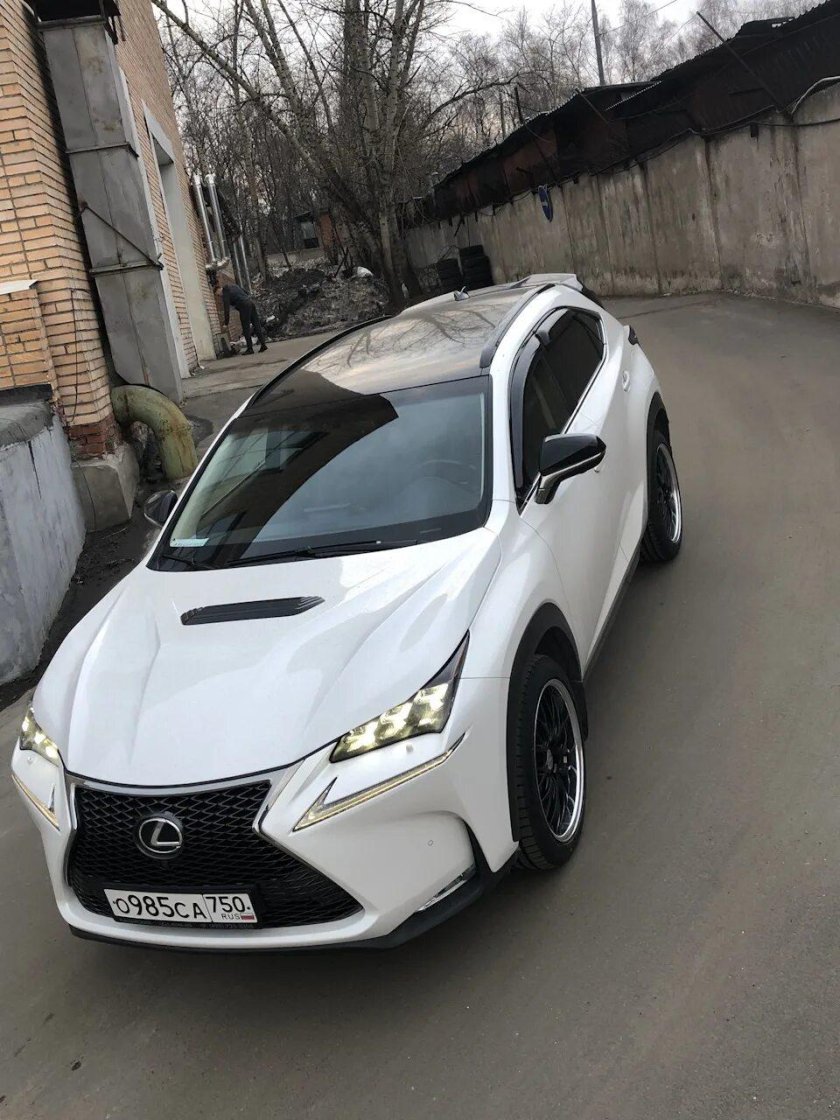 Белый Лексус NX 200 С черной крышей