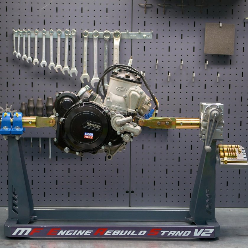 Стенд для ремонта мото двигателя