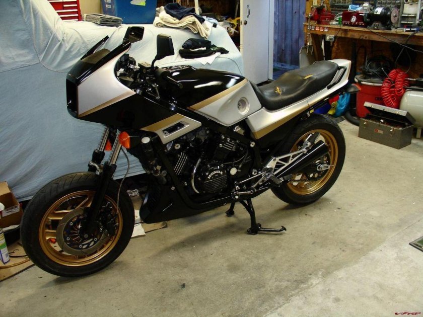 Honda vf750f