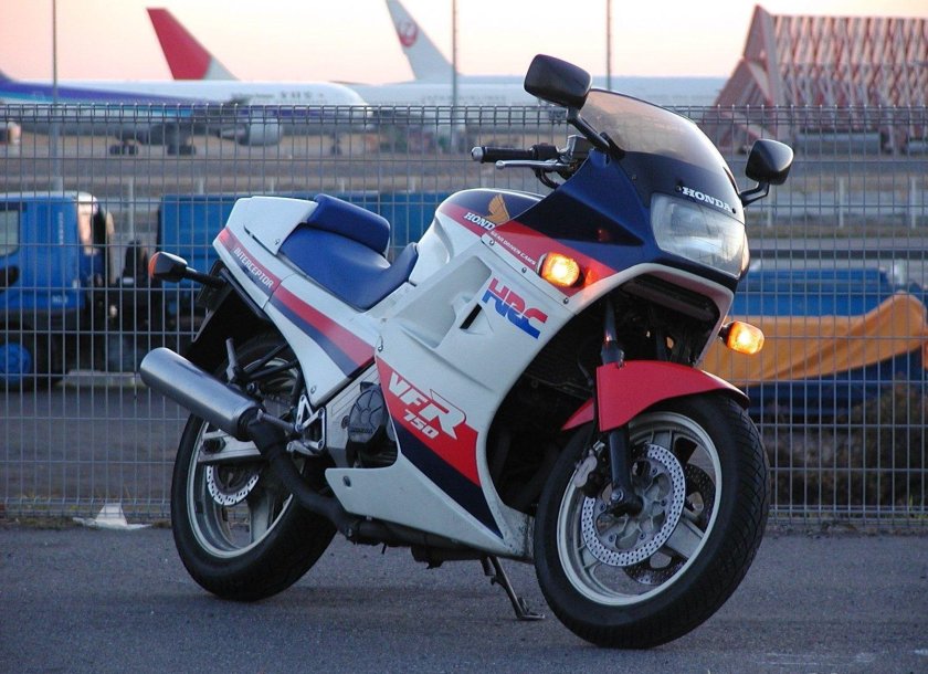 Хонда VFR 750