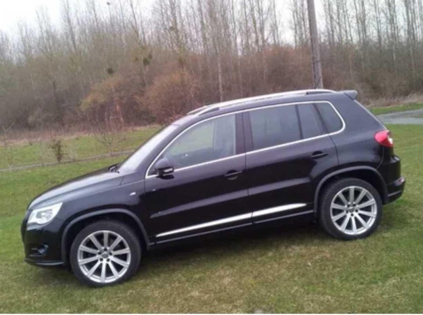 Черный Фольксваген Тигуан 1 r18