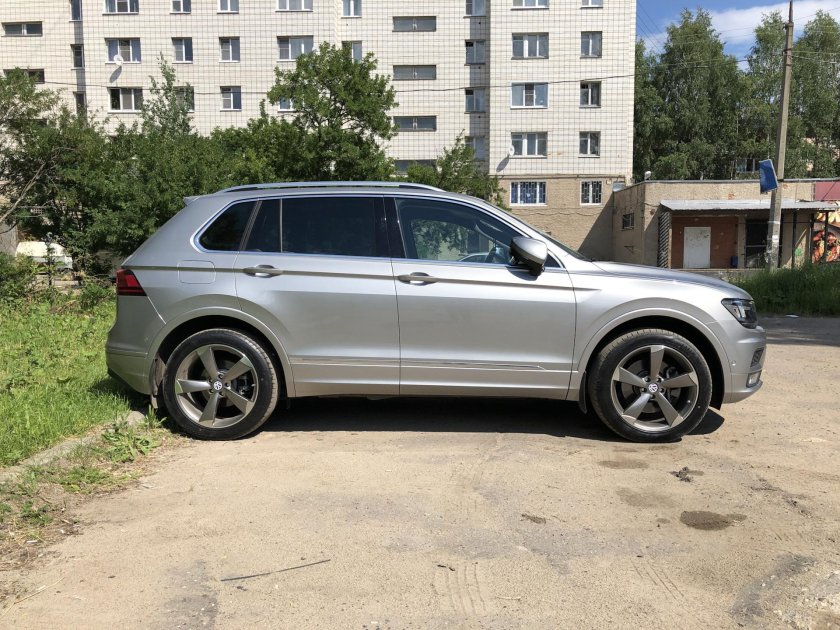 Фольксваген Тигуан на дисках r19