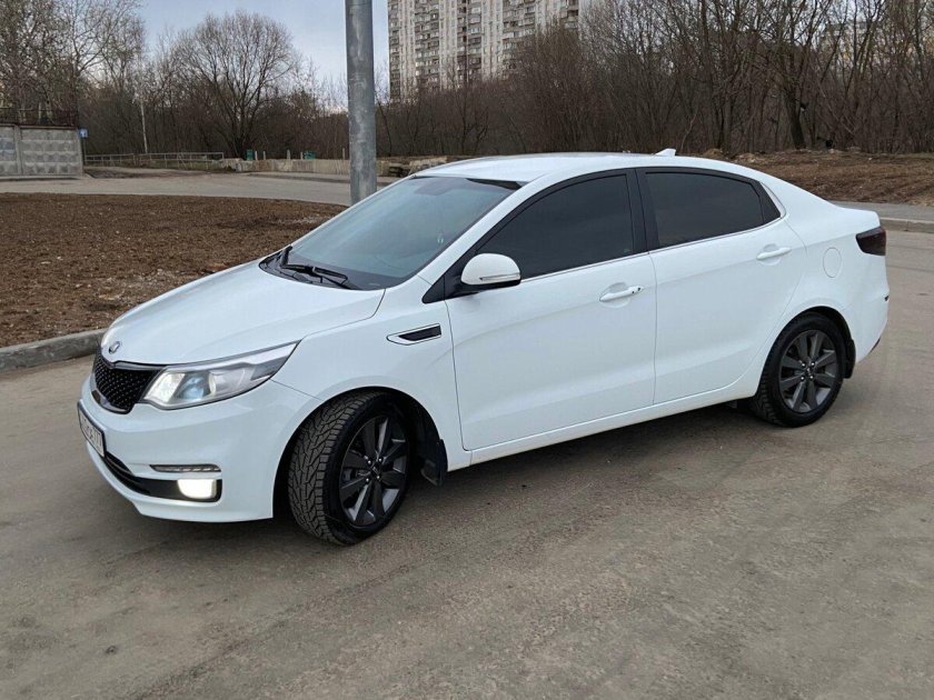 Киа Рио 3 Рестайлинг белая