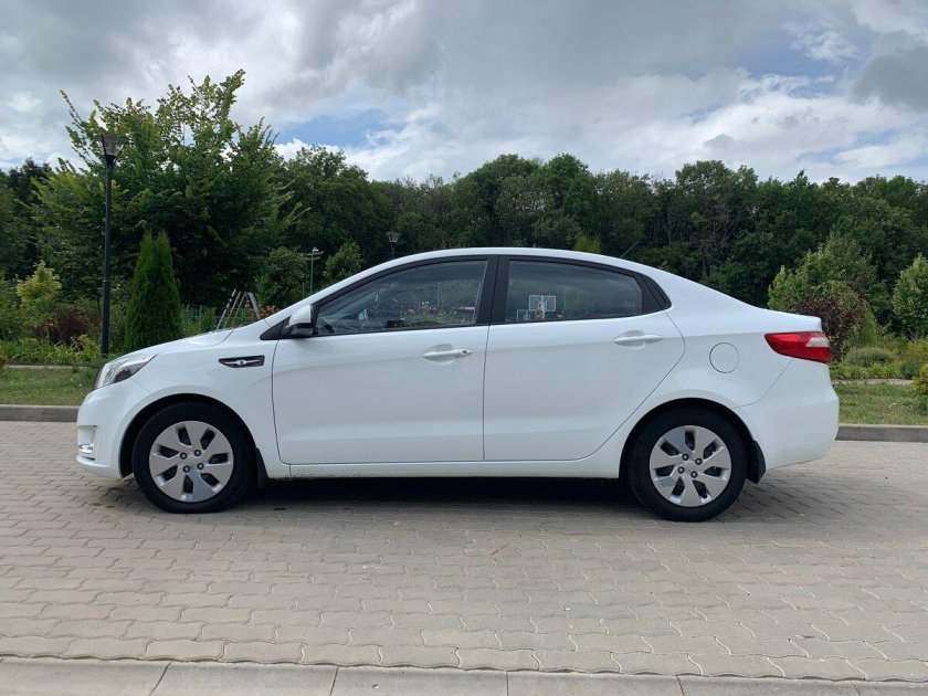 Kia Rio 3 белая