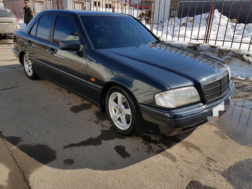Мерседес 220 1995