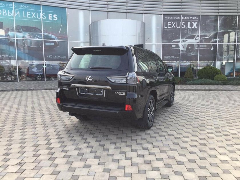Lexus LX 570 Black Vision