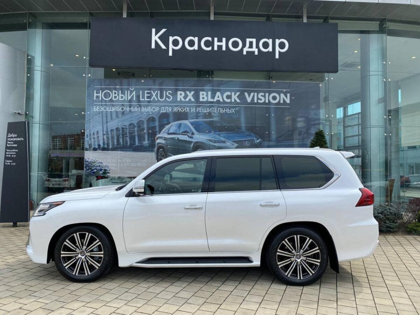 LX 570 Heritage Black Vision