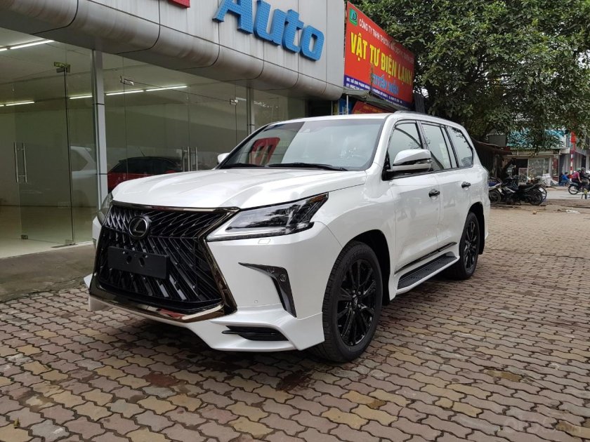 Lexus LX 570 Black Edition s