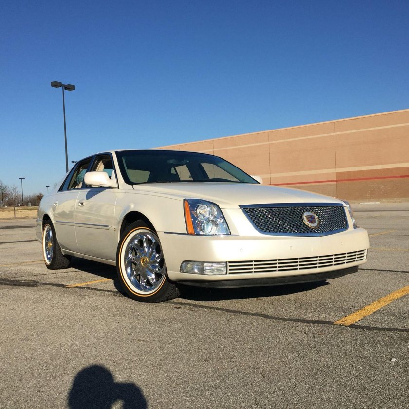 Кадиллак ДТС 2008