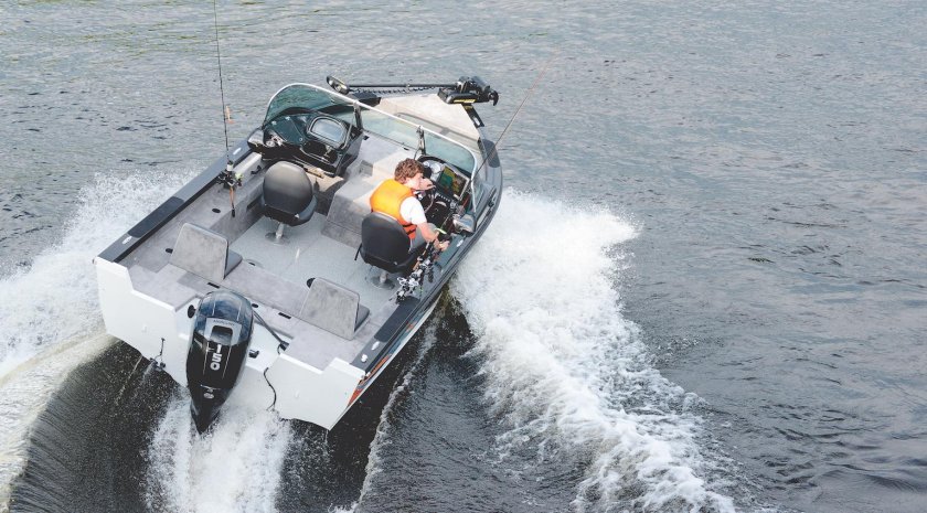 Катер сзади