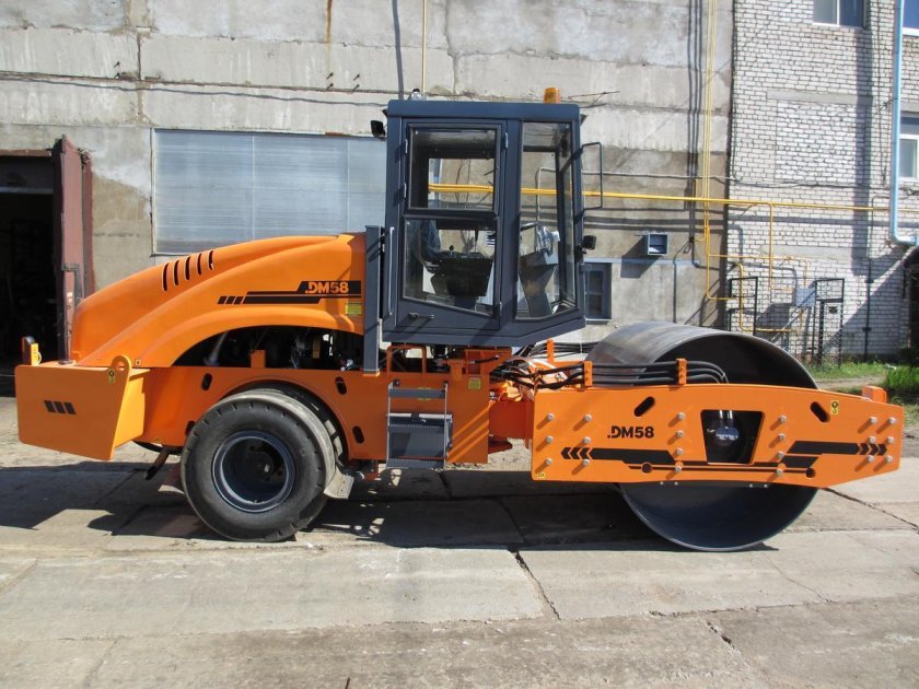 Каток дорожный комбинированный DM-58