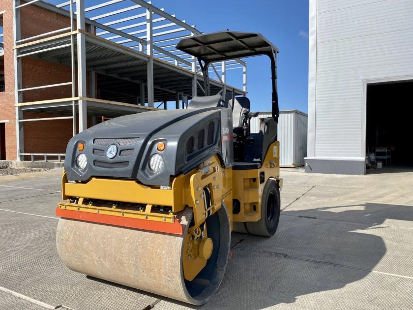 Виброкаток sany spr300c-6 масса 30 тн пневмошинный