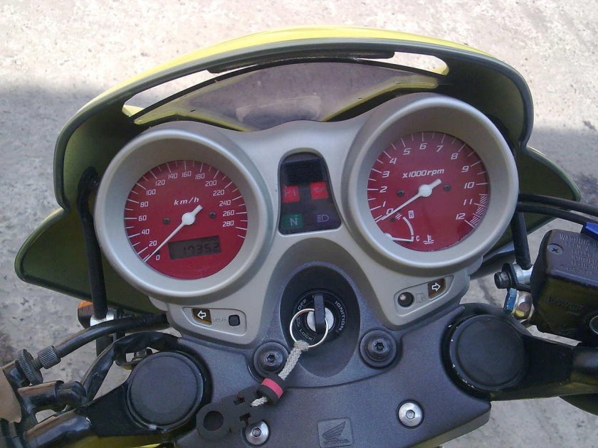 Приборка на бак Honda x4