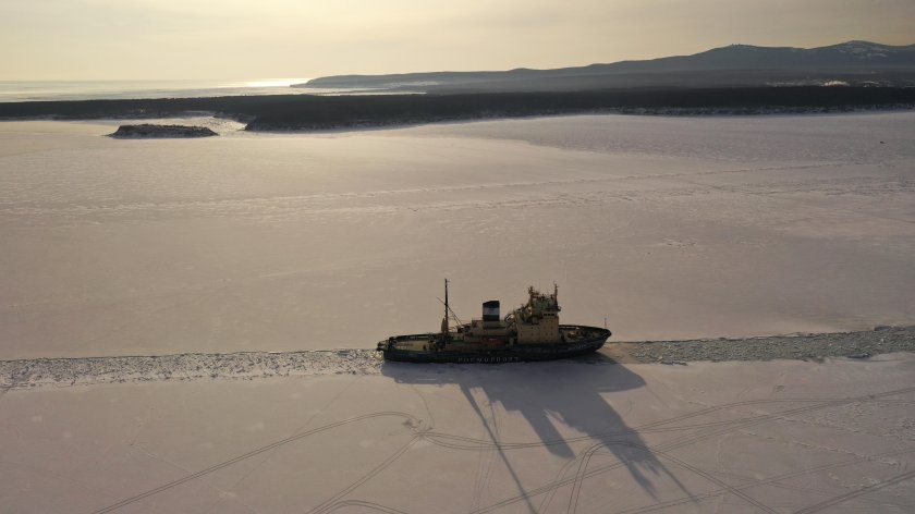 Ледокол на реке