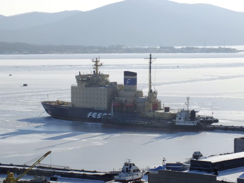 Профессор Хлебников ледокол