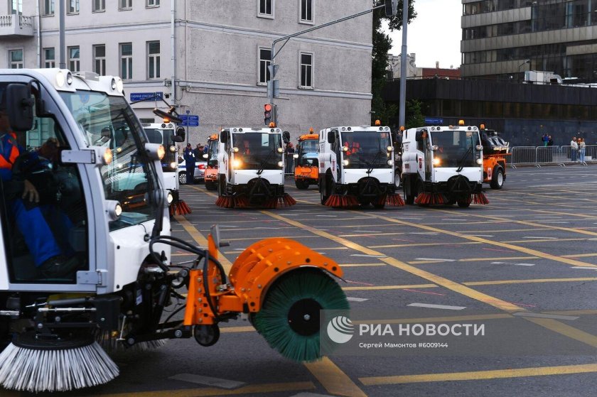Парад коммунальной техники в Москве