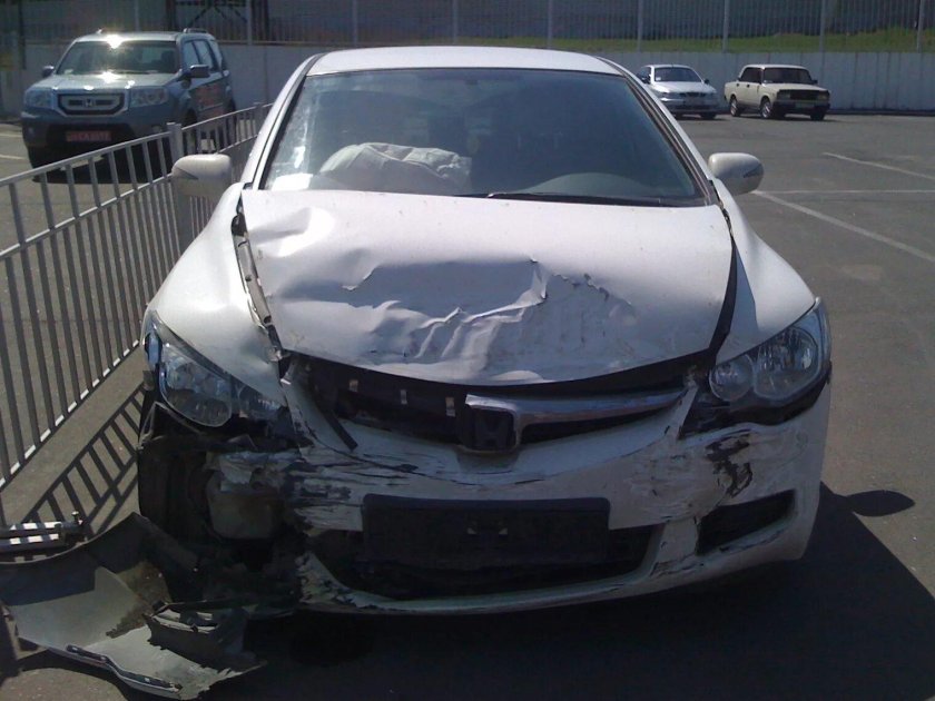 Разбитая Хонда Цивик 4д