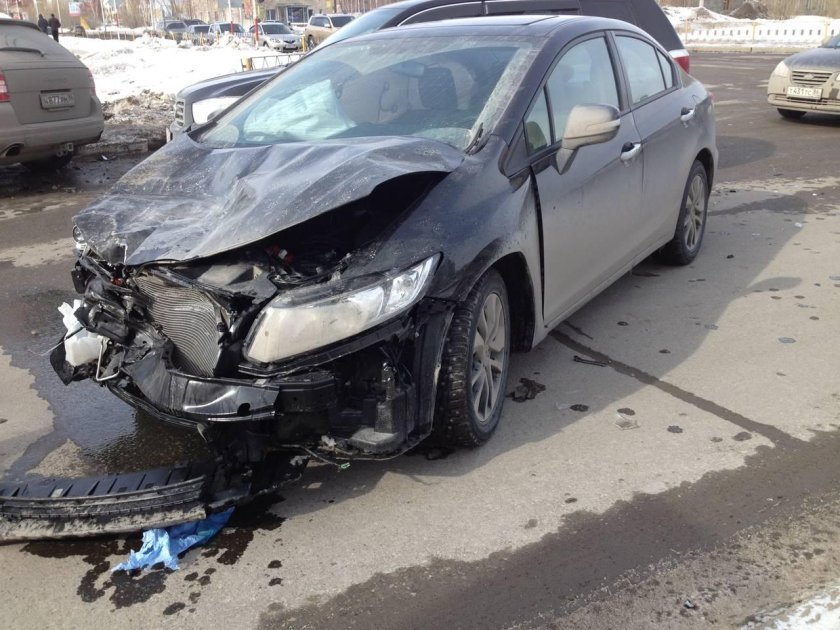 Разбитая Хонда Цивик 4д