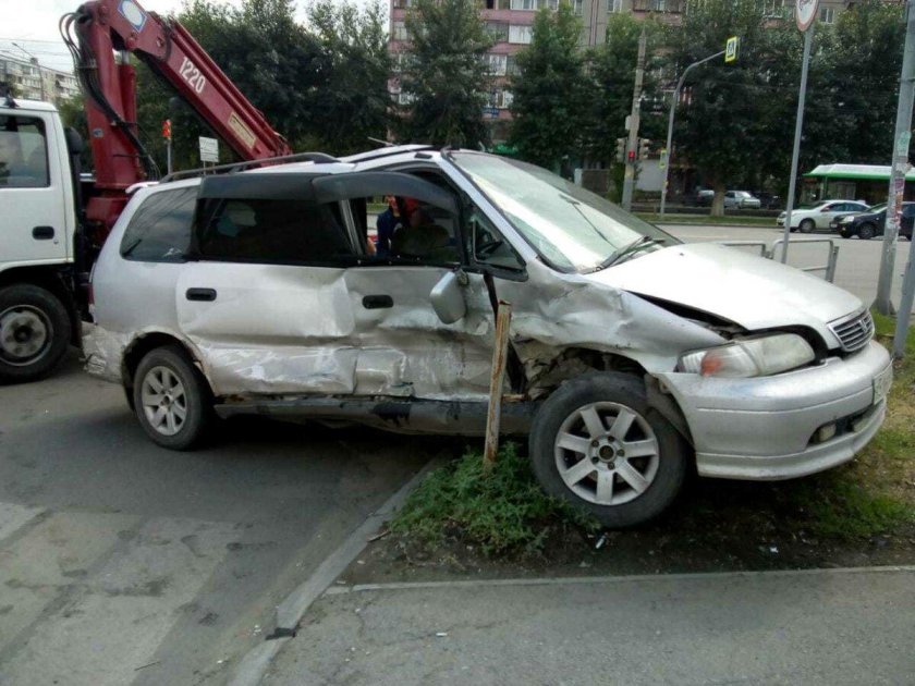 Хонда Одиссей 2001 авария удар в бок