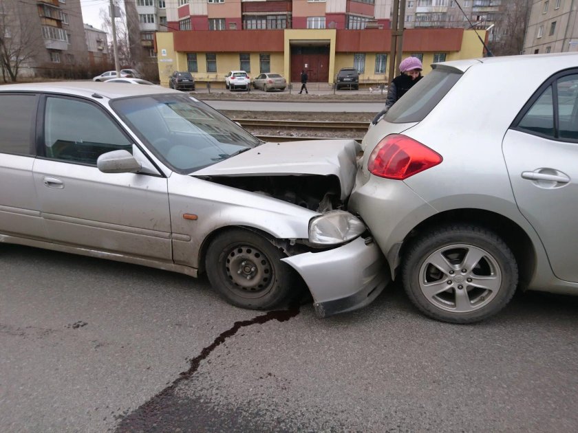 Разбитая Хонда Цивик Ферио