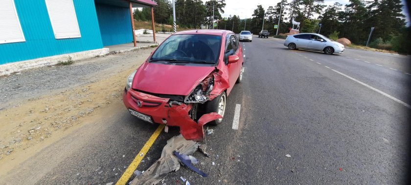 Хонда фит авария красная