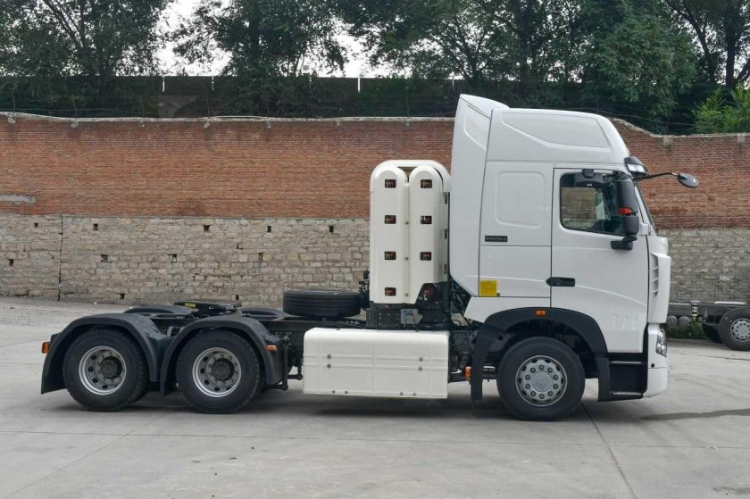 HOWO a7 тягач CNG