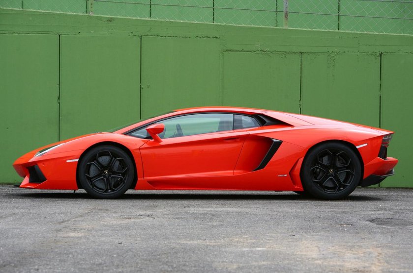 Lamborghini Aventador lp700-4 2011