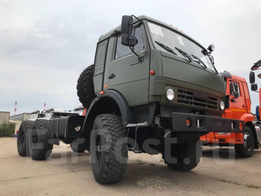 Тягач КАМАЗ 44108