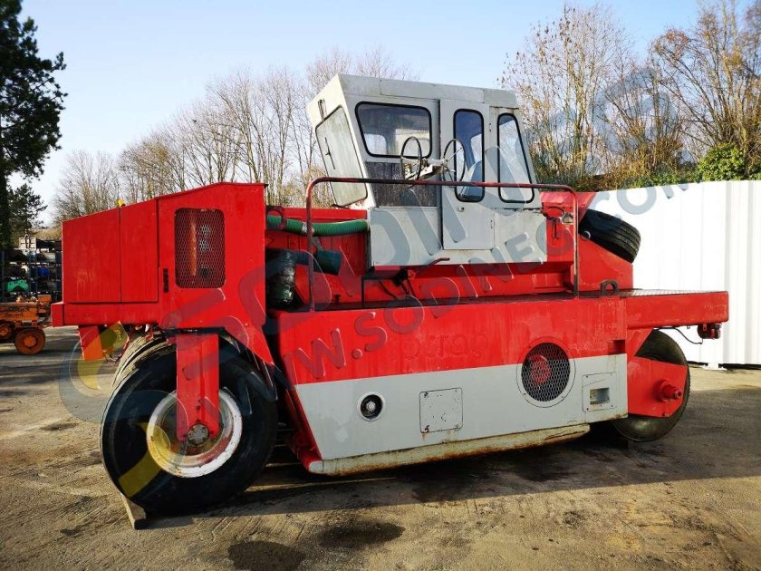 Самоходный пневмокаток VP 200