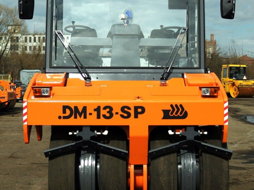 Каток пневмоколесный DM-13sp