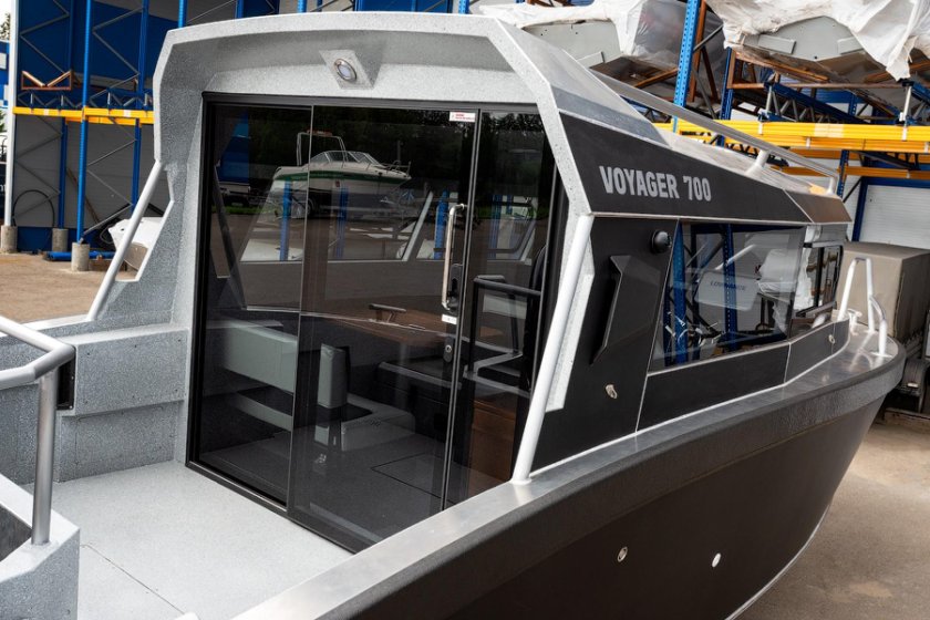 Катер Voyager 700 Cabin