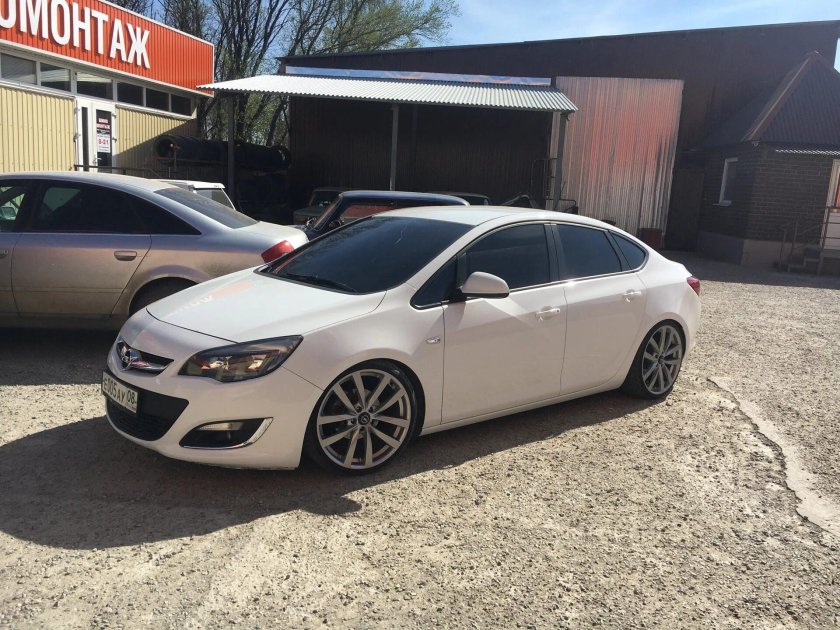 Opel Astra r19