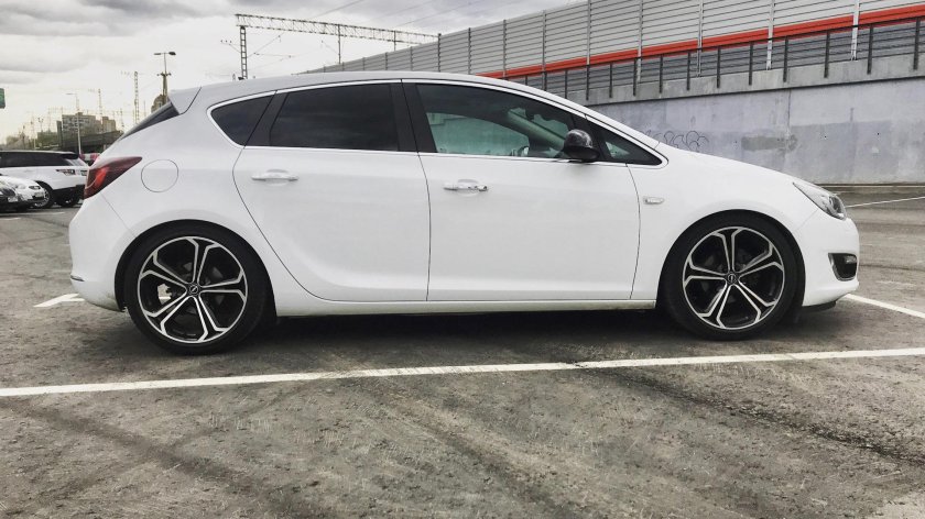 Opel Astra j r18