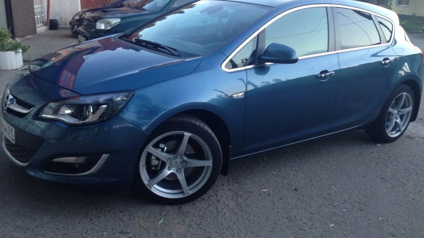 Opel Astra j на 18 дисках