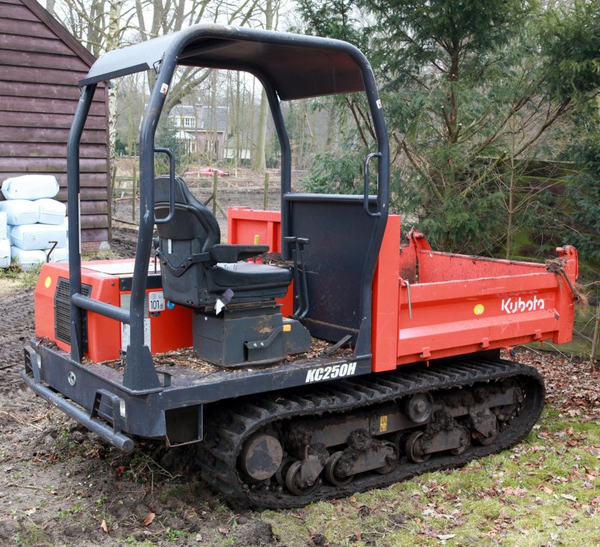 Гусеничный трактор Кубота