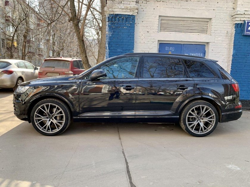 Audi q7 r22 285/35