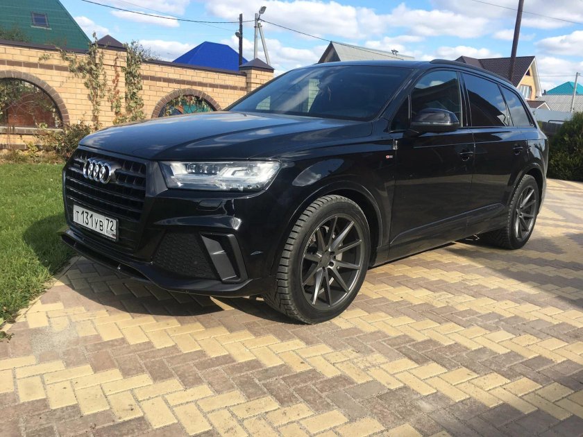 Audi q7 2017 Black