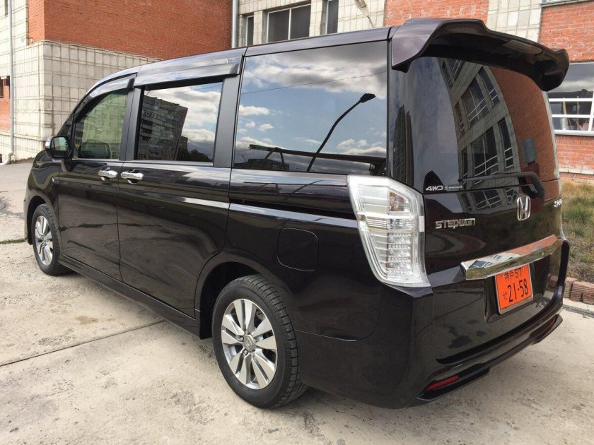 Honda минивэн Stepwgn
