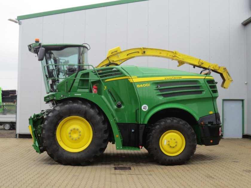 Кормоуборочный комбайн Джон Дир 8300